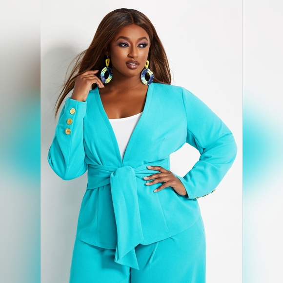 Crepe Collarless Belted Jacket Suit Set - Picture 2 of 10